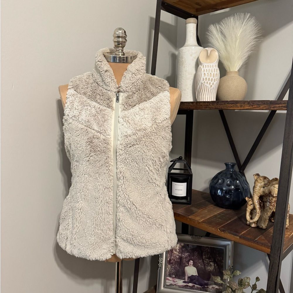 Patagonia Women’s MED Pelage Bleached Stone Beige Vest 28220